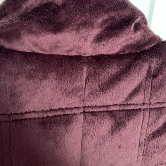 Maroon Fur Vest - Picture 14 of 15